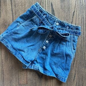 NWOT - Women’s Natural Rise Shorts - Size 25